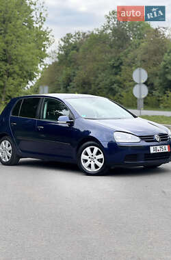 Хетчбек Volkswagen Golf 2004 в 