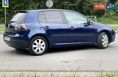 Хетчбек Volkswagen Golf 2004 в 