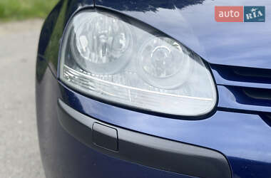 Хетчбек Volkswagen Golf 2004 в 