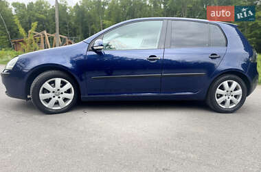 Хетчбек Volkswagen Golf 2004 в 