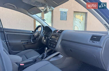 Хетчбек Volkswagen Golf 2004 в 