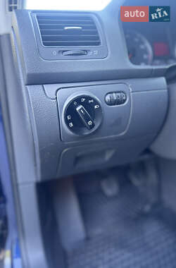 Хетчбек Volkswagen Golf 2004 в 