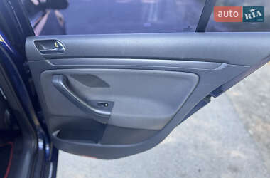Хетчбек Volkswagen Golf 2004 в 
