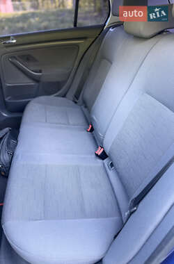 Хетчбек Volkswagen Golf 2004 в 