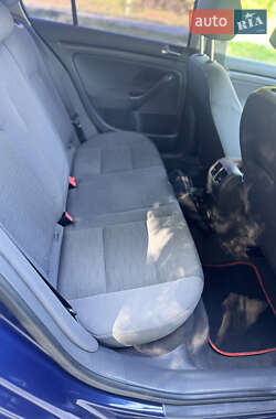 Хетчбек Volkswagen Golf 2004 в 