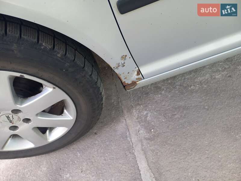 Хетчбек Volkswagen Golf 1998 в Полтаві