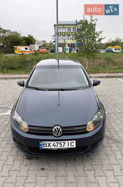 Хетчбек Volkswagen Golf 2010 в 