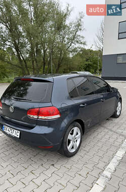 Хетчбек Volkswagen Golf 2010 в 