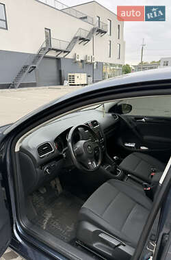 Хетчбек Volkswagen Golf 2010 в 