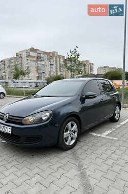 Хетчбек Volkswagen Golf 2010 в 