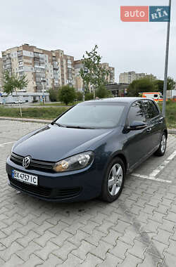Хетчбек Volkswagen Golf 2010 в 