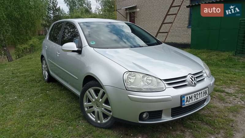 Хетчбек Volkswagen Golf 2007 в 