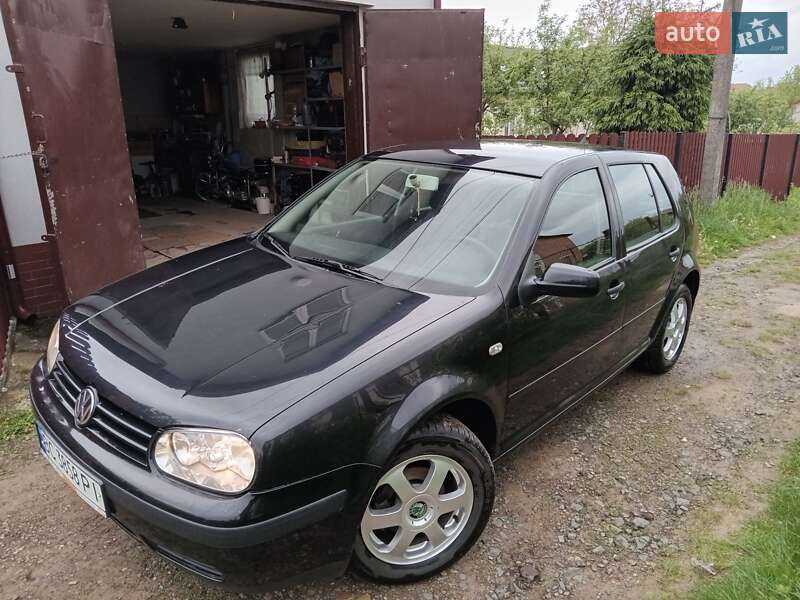 Хэтчбек Volkswagen Golf 2001 в Ходорове