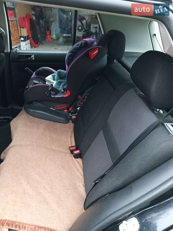 Хэтчбек Volkswagen Golf 2001 в Ходорове