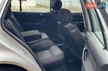 Хетчбек Volkswagen Golf 2001 в 