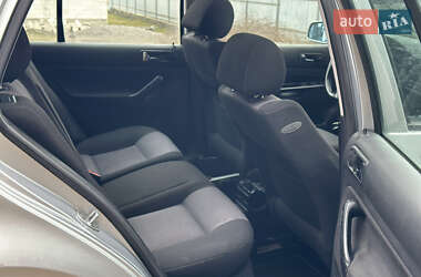 Хетчбек Volkswagen Golf 2001 в 