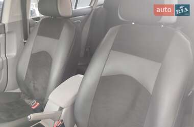 Хэтчбек Volkswagen Golf 2005 в 