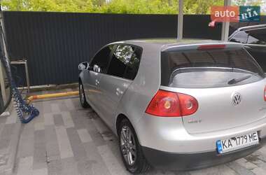 Хэтчбек Volkswagen Golf 2005 в 