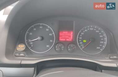 Хэтчбек Volkswagen Golf 2005 в 