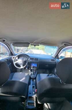 Хэтчбек Volkswagen Golf 2002 в 