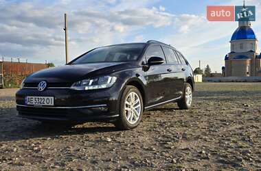 Універсал Volkswagen Golf 2017 в Дніпрі