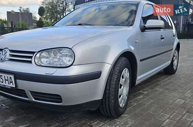 Хэтчбек Volkswagen Golf 2002 в Киверцах