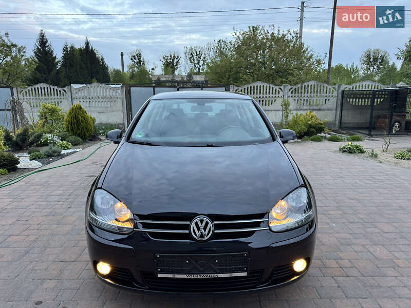 Хэтчбек Volkswagen Golf 2009 в 