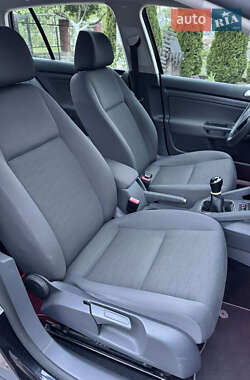 Хэтчбек Volkswagen Golf 2009 в 