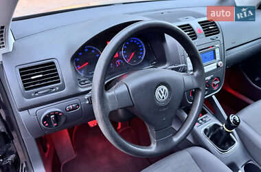 Хэтчбек Volkswagen Golf 2009 в 