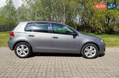 Хетчбек Volkswagen Golf 2012 в 