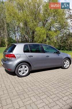 Хетчбек Volkswagen Golf 2012 в 
