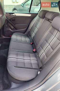 Хетчбек Volkswagen Golf 2012 в 