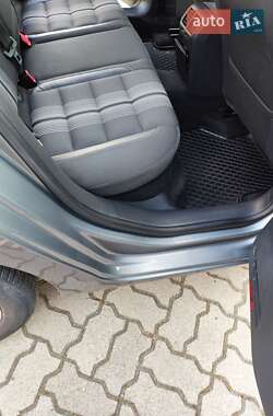 Хетчбек Volkswagen Golf 2012 в 
