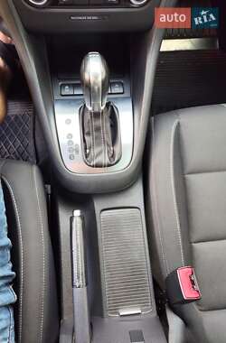 Хетчбек Volkswagen Golf 2012 в 