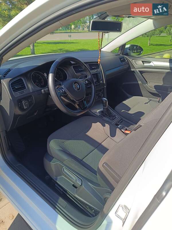 Хэтчбек Volkswagen Golf 2013 в Краматорске