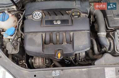 Хетчбек Volkswagen Golf 2006 в 