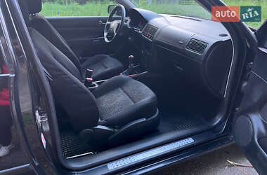 Хетчбек Volkswagen Golf 2002 в 