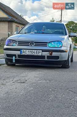 Хэтчбек Volkswagen Golf 2002 в 