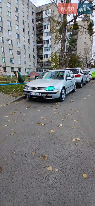Хэтчбек Volkswagen Golf 2002 в Луцке