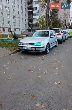 Хэтчбек Volkswagen Golf 2002 в 