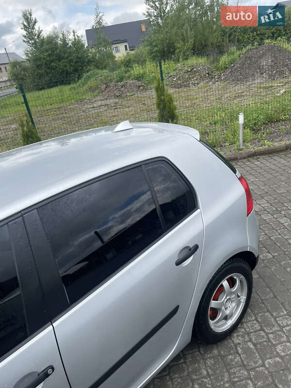 Хэтчбек Volkswagen Golf 2005 в Надворной