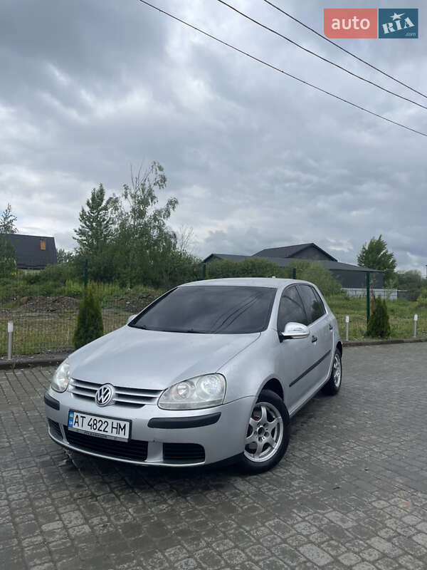 Хэтчбек Volkswagen Golf 2005 в Надворной