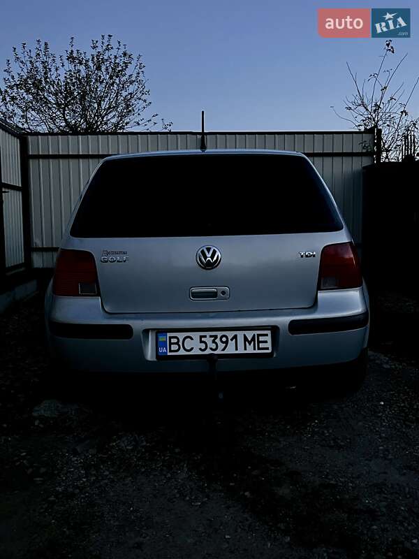 Хэтчбек Volkswagen Golf 2000 в Самборе