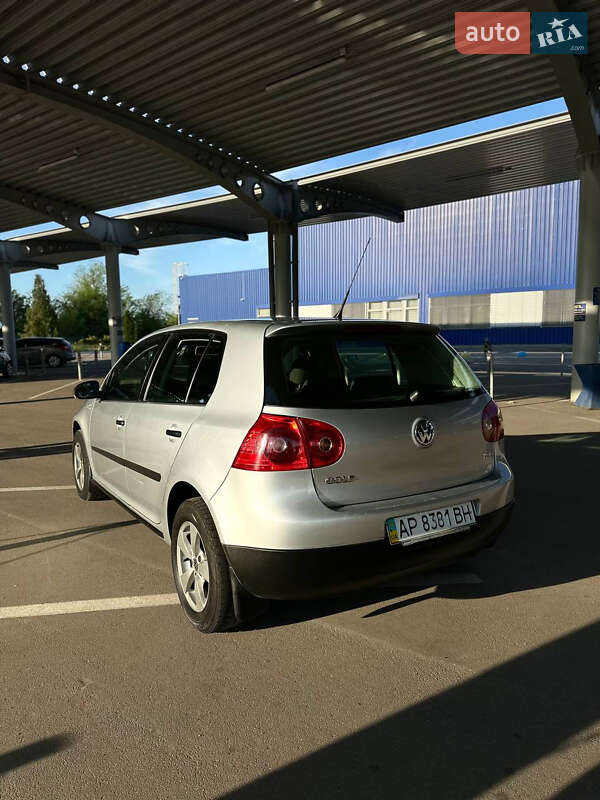 Хетчбек Volkswagen Golf 2008 в Запоріжжі