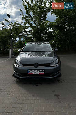 Хетчбек Volkswagen Golf 2015 в 