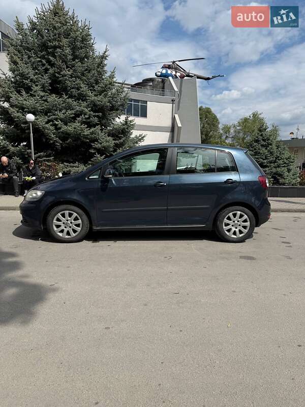 Хетчбек Volkswagen Golf 2005 в Запоріжжі