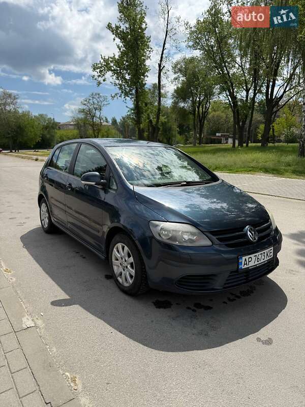 Хетчбек Volkswagen Golf 2005 в Запоріжжі