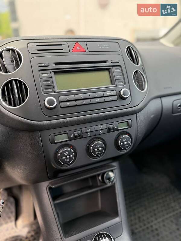 Хетчбек Volkswagen Golf 2005 в Запоріжжі