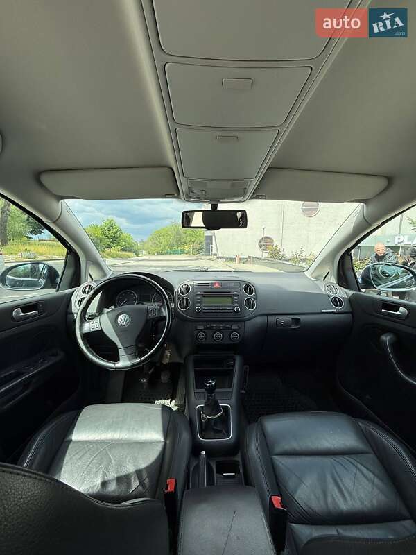 Хетчбек Volkswagen Golf 2005 в Запоріжжі