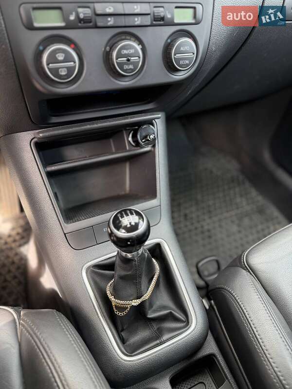 Хетчбек Volkswagen Golf 2005 в Запоріжжі